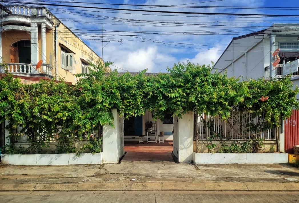 Naga Hostel & Cafe Thakhek Buitenkant foto